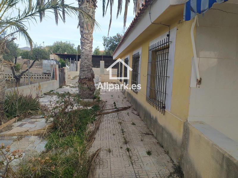 Foto 4482c2d2-e5cd-4ddb-869e-ec093652fd25. Chalet con parcheggio piscina in Moralet Alicante