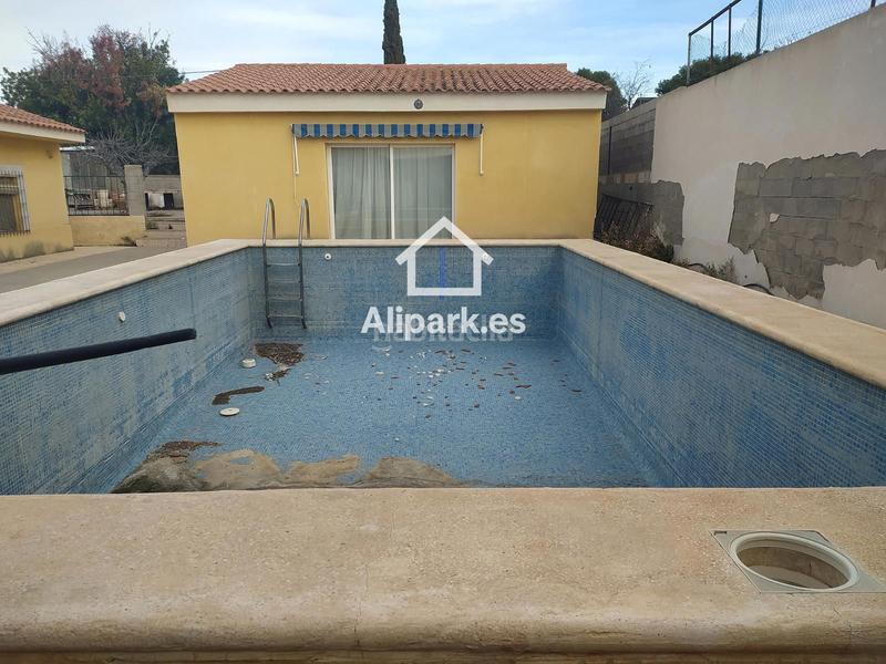 Foto 4a9442cc-e789-4160-bcab-2822e64af221. Chalet con parcheggio piscina in Moralet Alicante