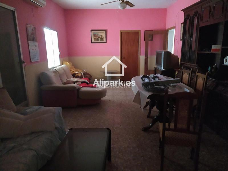 Foto cc05fb8e-967b-493f-8a9f-cfe36c87997c. Chalet con parcheggio piscina in Moralet Alicante