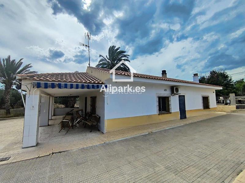 Foto e032365f-5f79-4f66-87d2-90f536ba0a7c. Chalet con parcheggio piscina in Moralet Alicante