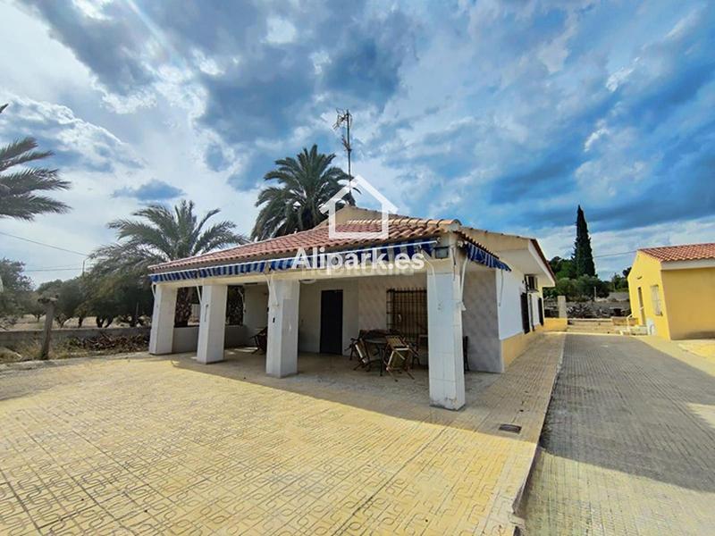 Foto f7513036-a974-4c7d-936c-91ad844fd707. Chalet con parcheggio piscina in Moralet Alicante