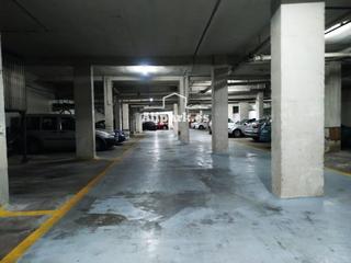 Parking coche  Isabel la católica. Garaje para coche y moto frente a la policía