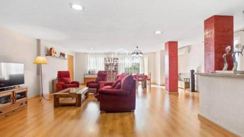 Foto 3611c20d-40fe-4c75-a0d2-8fed0215b6d9. Casa adossada amb calefacció aparcament piscina a Mutxamel