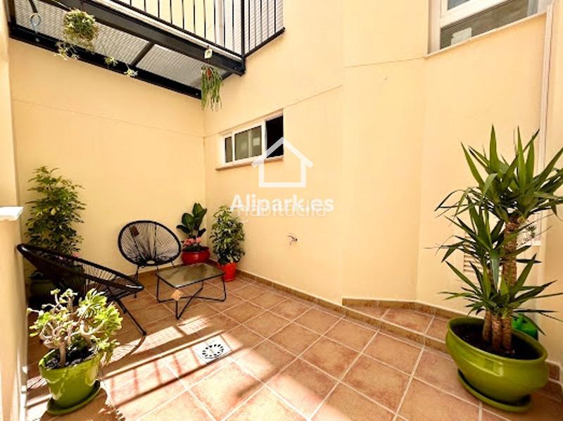 Foto 8e81f24a-f4b2-49ea-a0cf-2cda1364a4bf. Piso estrena piso en carolinas con licencia turística en Alicante