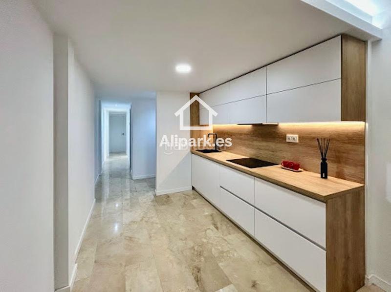 Foto e532db66-1340-44d8-be81-5287b963832c. Piso estrena piso en carolinas con licencia turística en Alicante