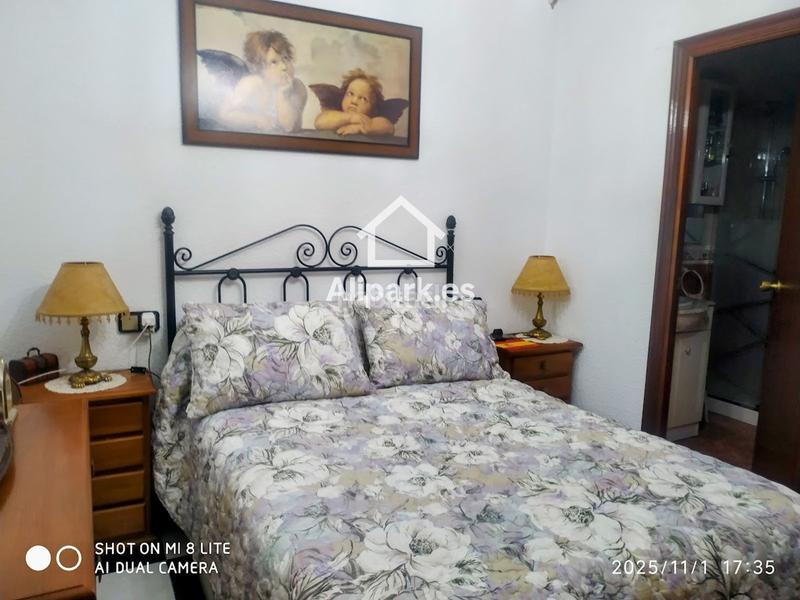 Foto 23c2c1dd-8575-4102-95ac-d9cc2289ece4. Piso amplio piso con ascensor y balcón en altozano en Alicante