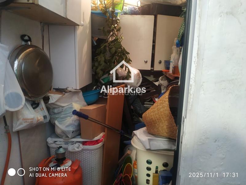 Foto f385362a-7636-45fd-8f3a-77477a583109. Piso amplio piso con ascensor y balcón en altozano en Alicante