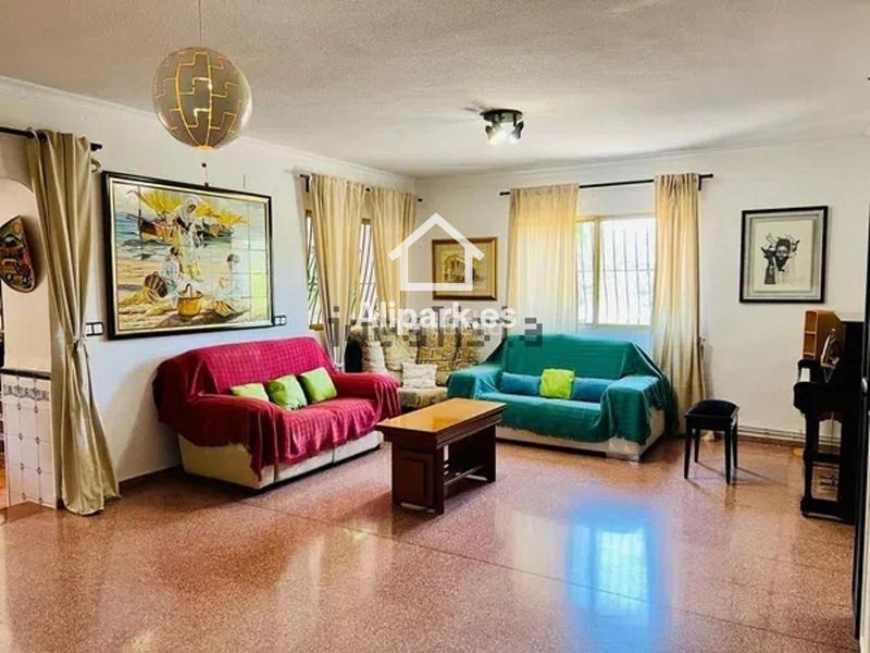 Foto 0389a5e1-ef9e-4c27-8f47-c5c0ed077982. Chalet mit parking pool in Villafranqueza Alicante