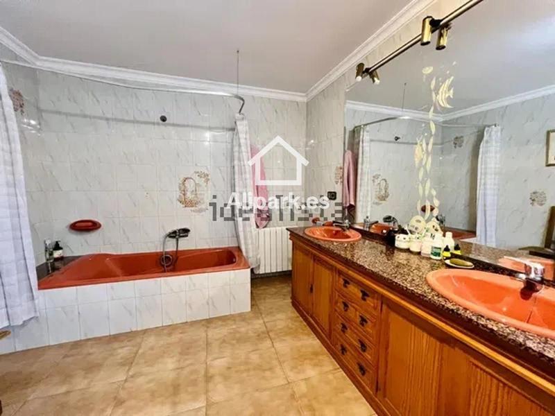 Foto 1ecce273-d590-40d4-9f02-94e9c0239b50. Chalet mit parking pool in Villafranqueza Alicante