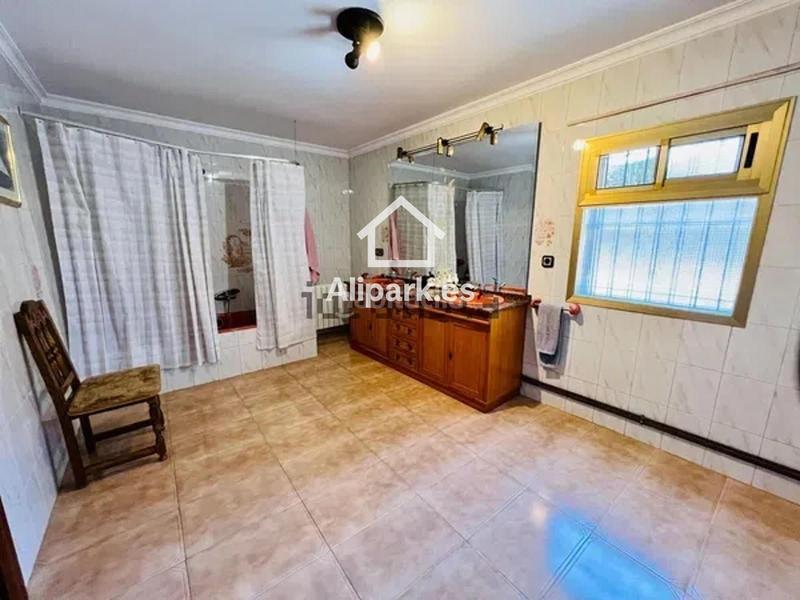 Foto 33cd8a85-2609-4210-b5bb-00f6c444772f. Chalet mit parking pool in Villafranqueza Alicante