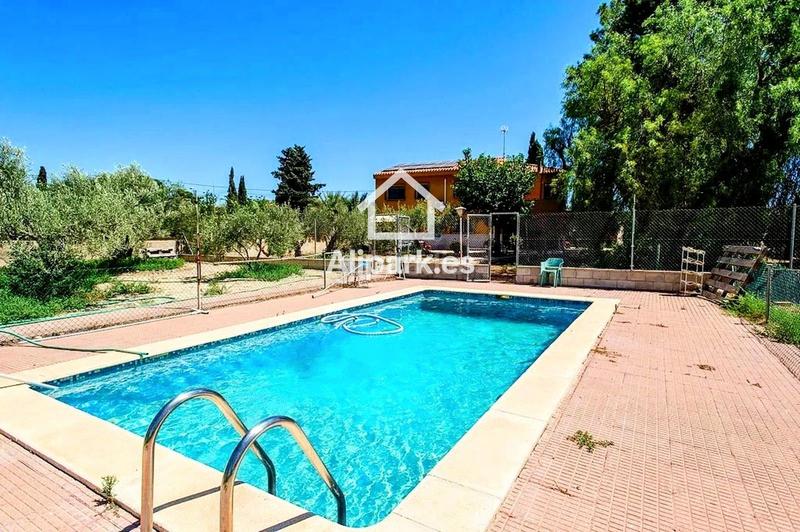 Foto 678a6201-f3f8-434c-894e-1e64943f4358. Chalet mit parking pool in Villafranqueza Alicante