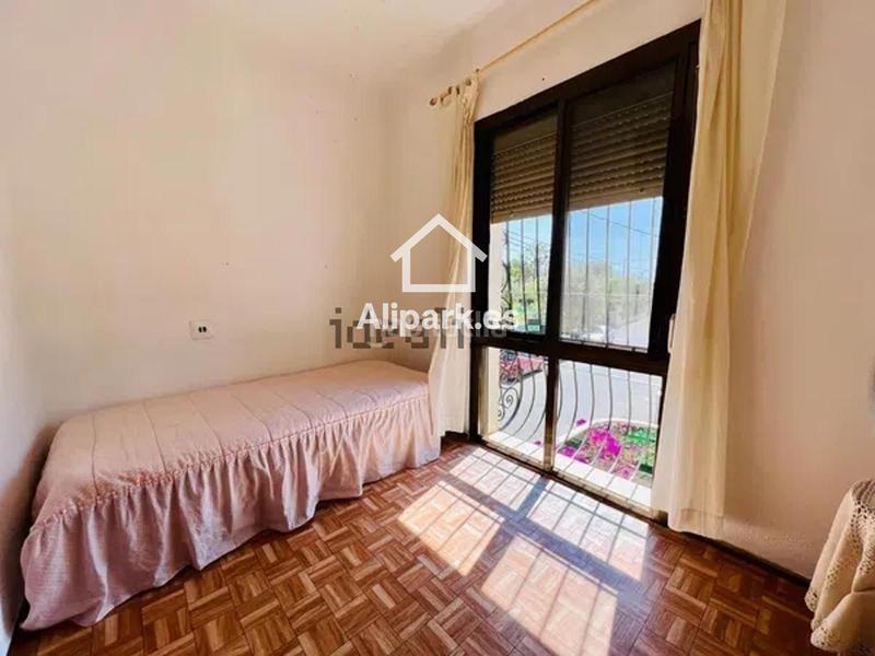 Foto a4c6ed5d-34fa-4ebd-bb1c-319bb6551c77. Chalet mit parking pool in Villafranqueza Alicante