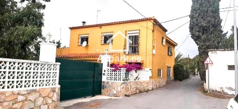 Foto f47b8e2f-fd87-4e72-9730-bb886929da5d. Chalet mit parking pool in Villafranqueza Alicante