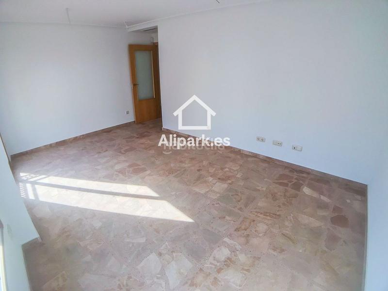 Foto 02bcf14d-1abb-4374-bd2b-9dd2875fc660. Appartement avec chauffage parking dans San Antón Alicante
