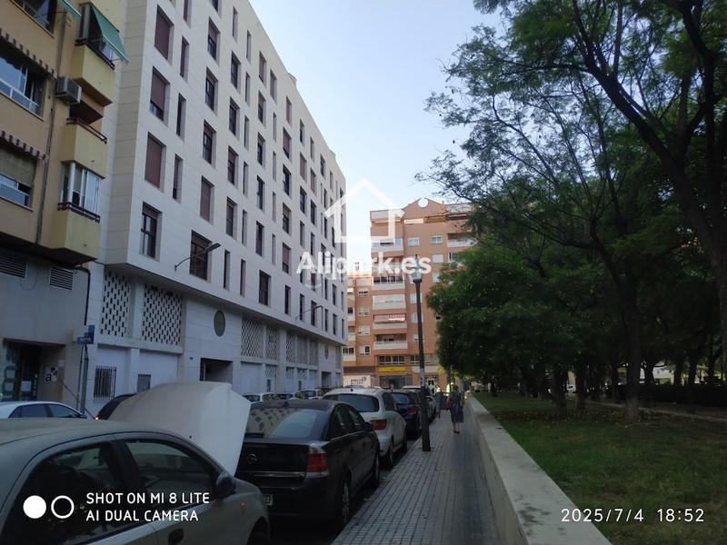 Foto edd4adda-7a2c-4861-a935-28d1a92c3631. Parking voiture dans astronomo comas sola 2 dans Florida Baja Alicante