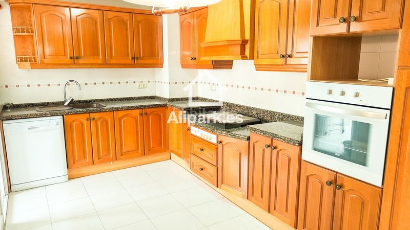 Foto 0f616182-5a64-4bdc-b6f4-67c97e7a99a6. Pis a Barrio del Centro Alicante