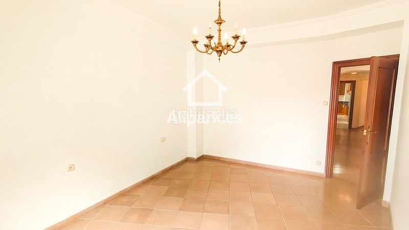 Foto e0ee61d4-bd59-4780-9df2-ba6ab920fe24. Pis a Barrio del Centro Alicante