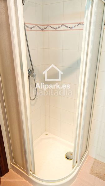 Foto eb41f626-e634-4173-b40b-e75dbba3c37d. Pis a Barrio del Centro Alicante