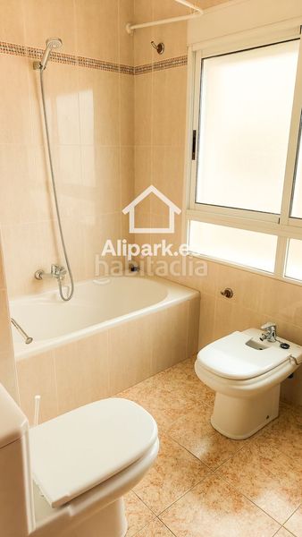 Foto f4227c6d-910b-4fe9-9203-3935828b5794. Pis a Barrio del Centro Alicante