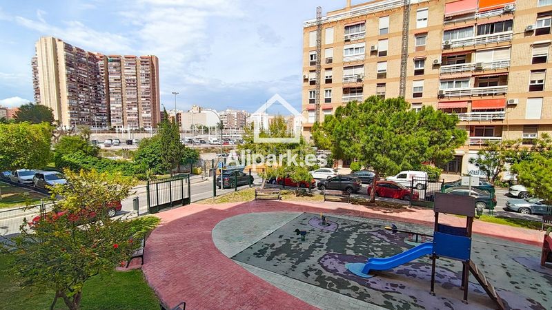 Foto 529d42bb-88b2-4164-98e7-49057eabfce8. Pis amb piscina a Alipark Alicante