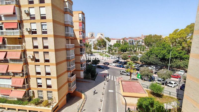 Foto f52f2955-ad1b-4216-9509-c9d868c392ed. Pis amb piscina a Alipark Alicante