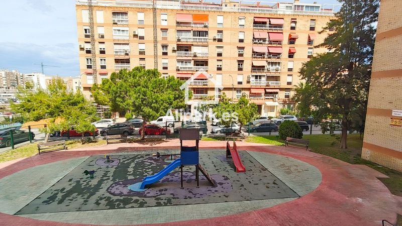 Foto f831dd6e-24e9-480a-96c0-68f750e1ebab. Pis amb piscina a Alipark Alicante