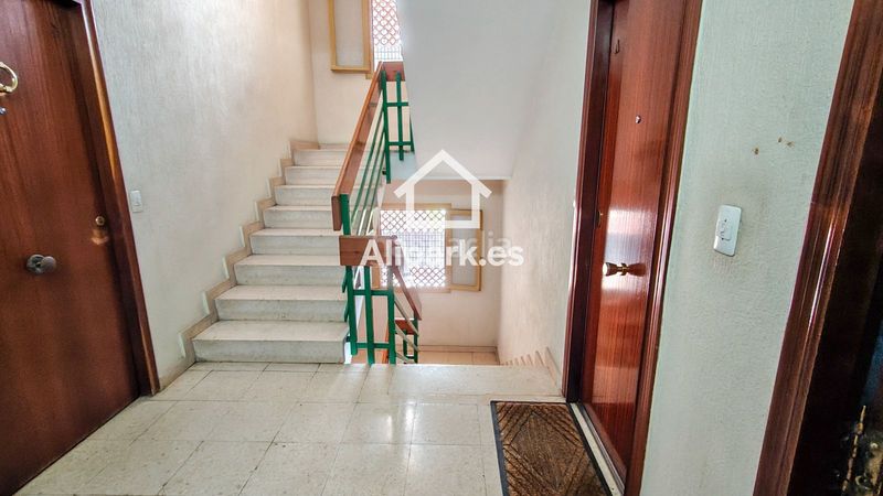 Foto d66e0b8f-340b-4337-927d-f4c875fc1a7e. Pis amb piscina a Alipark Alicante