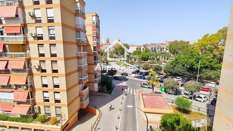 Foto d71b4602-ac2c-4a26-9000-bb65f4872d9f. Pis amb piscina a Alipark Alicante