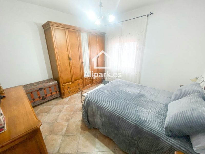 Foto 014704b2-dfaf-432c-bae7-d7d1c3f482b8. Xalet amb aparcament a Novelda