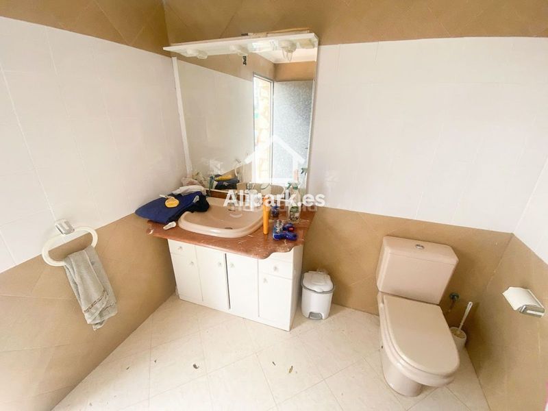 Foto 1daa025b-7507-4d6f-b1bd-9e78b32d1117. Xalet amb aparcament a Novelda