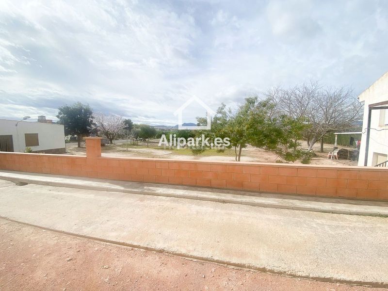 Foto 25e2009a-6084-458d-8f4f-08612db14447. Xalet amb aparcament a Novelda