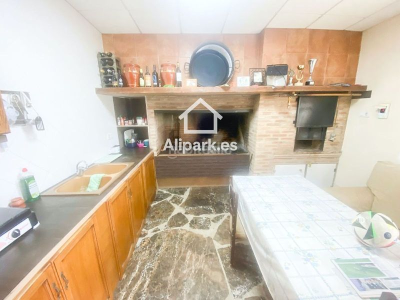 Foto 437b89e1-f302-4c68-921c-c3de8713c609. Xalet amb aparcament a Novelda