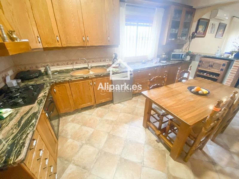 Foto 446b938a-3ab5-47b6-9ef1-2bb041eded9e. Xalet amb aparcament a Novelda