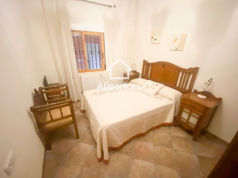 Foto 54cd2557-78dd-4665-8c20-b55e2d26c029. Xalet amb aparcament a Novelda