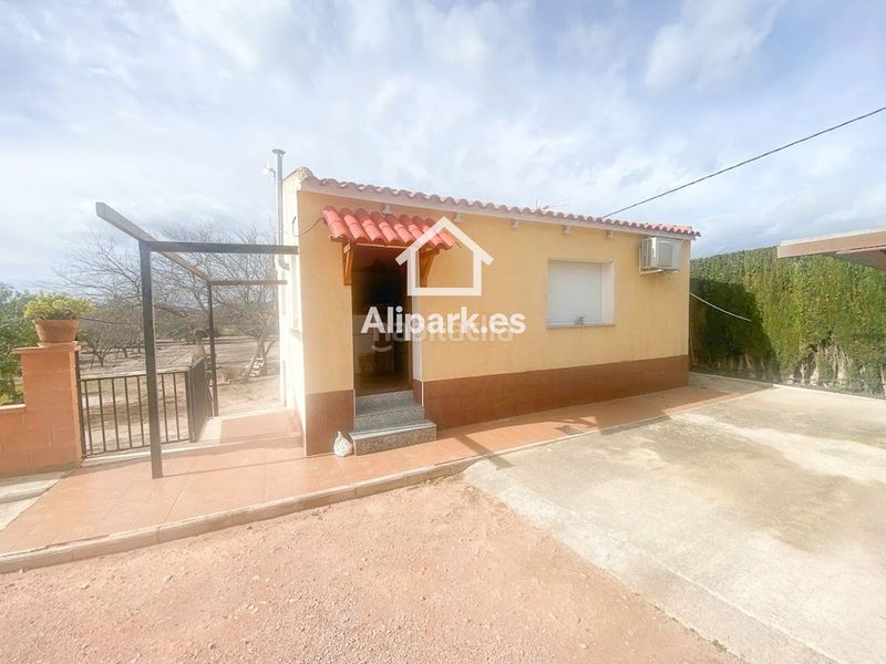 Foto 58ac32b4-d861-44a1-9415-9e06e366e4fb. Xalet amb aparcament a Novelda