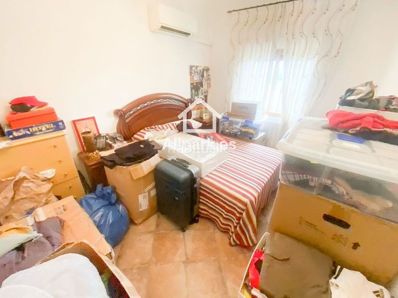 Foto 773cf2b0-b6ac-46a5-aaea-fefae48a9863. Xalet amb aparcament a Novelda