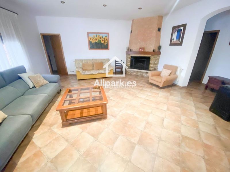 Foto 80f177df-eec0-433a-a659-b1df4979dae6. Xalet amb aparcament a Novelda