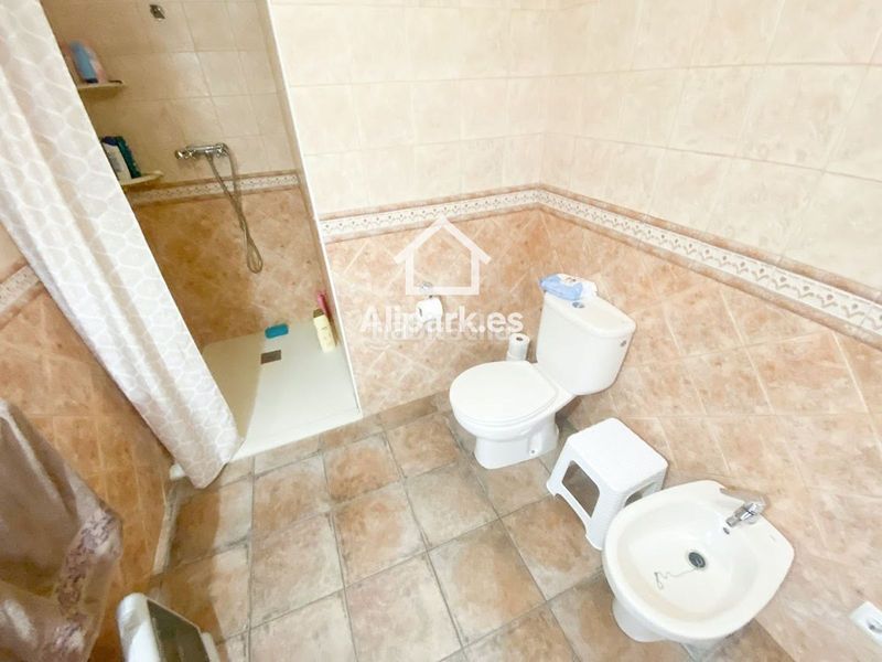 Foto 83d5cf9d-0258-43b4-a783-d277beb158f8. Xalet amb aparcament a Novelda