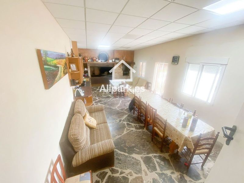 Foto 97dcce1f-3409-43fc-92e9-d010da8e21bb. Xalet amb aparcament a Novelda