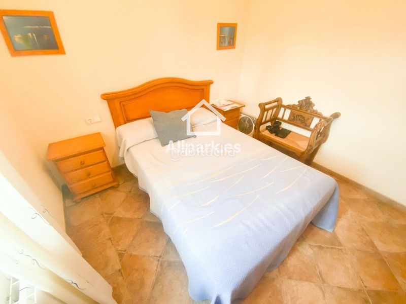 Foto 999f3fee-7ecd-47cf-9444-0687cc57e640. Xalet amb aparcament a Novelda