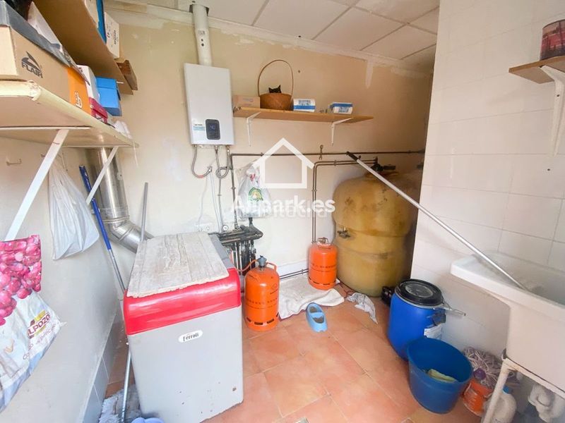 Foto caca0aa6-e439-4bf4-9537-b3eb899967bd. Xalet amb aparcament a Novelda