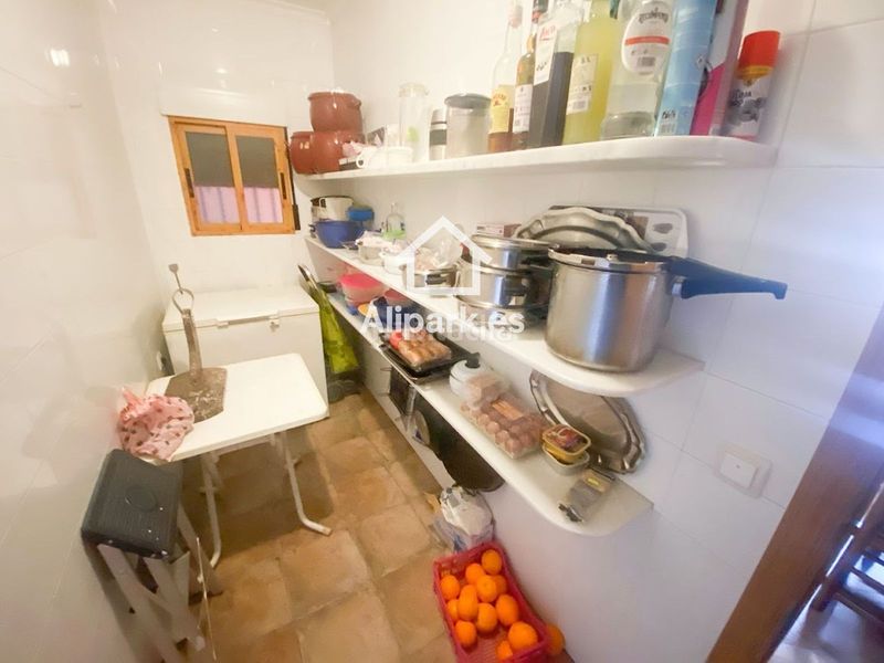 Foto d4a0d31f-2b5a-49ec-bbc1-b065852f6cac. Xalet amb aparcament a Novelda