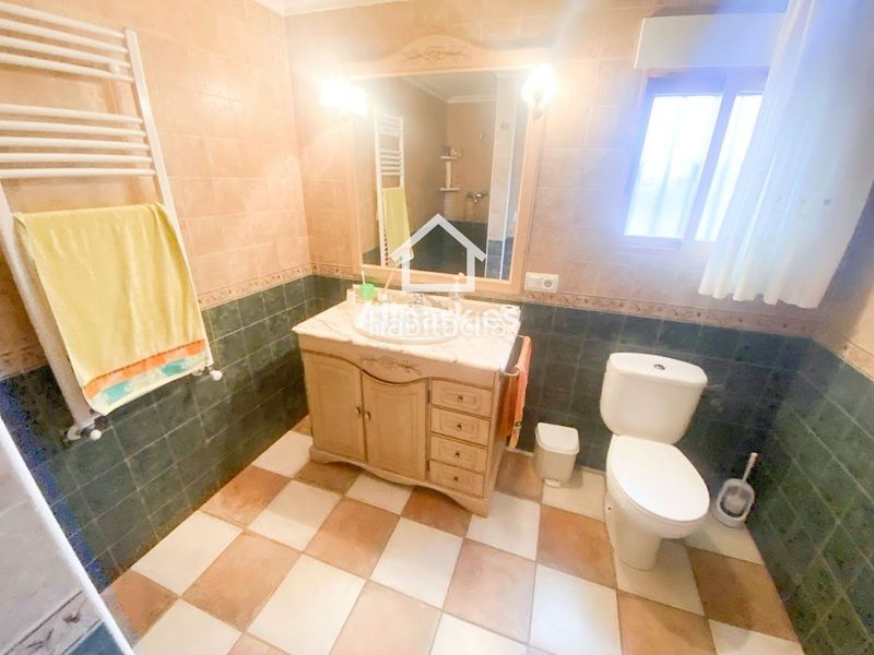 Foto e861f3f4-b838-4c1f-847f-c6a99a5bcf45. Xalet amb aparcament a Novelda