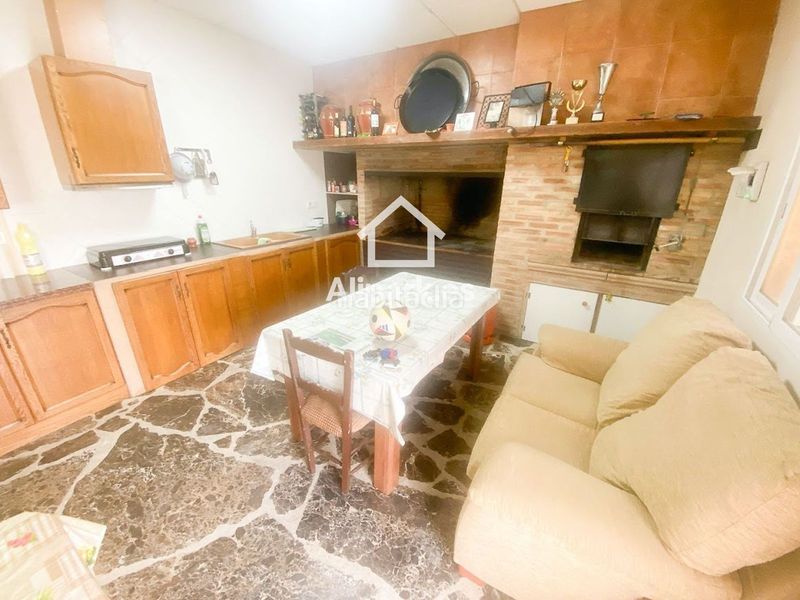 Foto fb6d9f5c-456d-43c2-82c0-2b982b711760. Xalet amb aparcament a Novelda