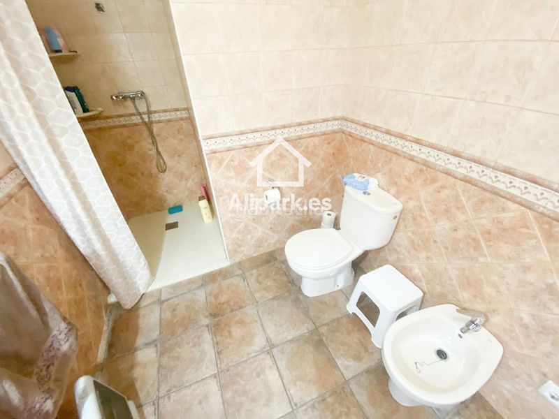 Foto 06b59357-6fa4-4e4a-9088-125ea9688987. Xalet amb aparcament a Novelda