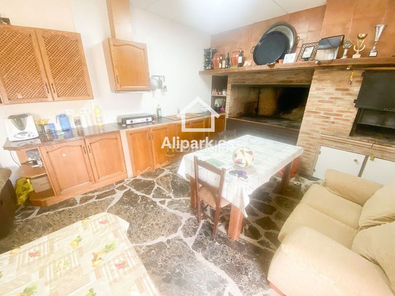 Foto 62b1f779-3ee3-4bab-ae44-6f202772cc09. Xalet amb aparcament a Novelda
