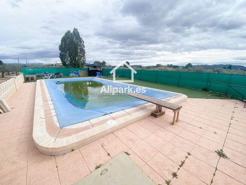 Foto 9130a0cc-6715-4832-b197-9493516c2293. Xalet amb aparcament a Novelda