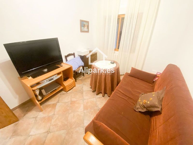 Foto ca980c4a-51e8-423c-aa23-4b69218d96fa. Xalet amb aparcament a Novelda