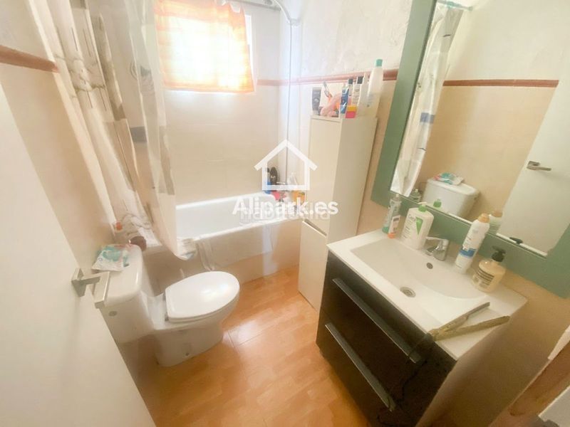 Foto fd92206a-6fb6-4c2d-a17e-88da4eed1681. Xalet amb aparcament a Novelda