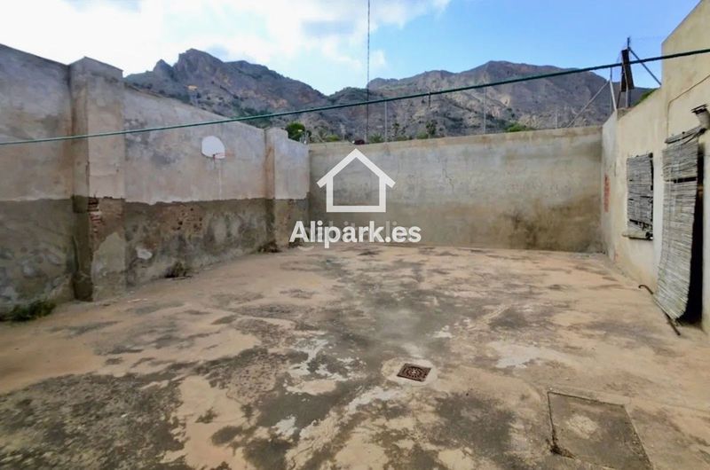 Foto 2fa7a803-ae37-4408-b8a6-31eec0da3619. Casa amb aparcament a Orihuela ciudad Orihuela